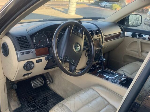 Чорний Фольксваген Туарег, об'ємом двигуна 5 л та пробігом 370 тис. км за 4200 $, фото 9 на Automoto.ua