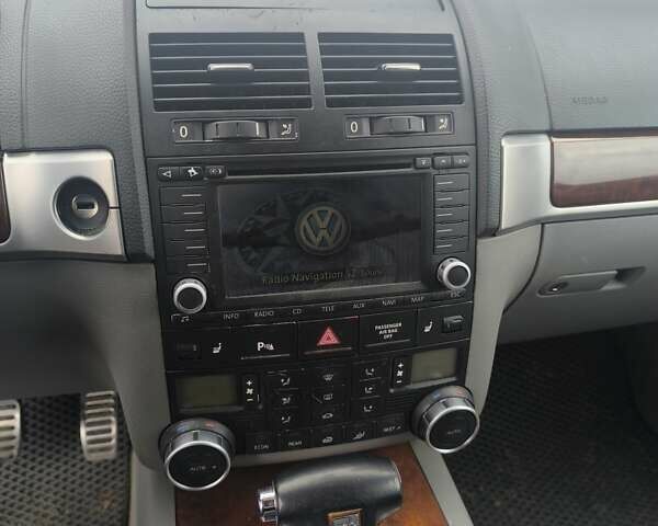 Чорний Фольксваген Туарег, об'ємом двигуна 4.9 л та пробігом 370 тис. км за 8700 $, фото 5 на Automoto.ua