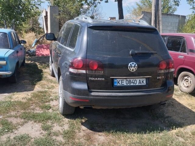 Черный Фольксваген Туарег, объемом двигателя 4.9 л и пробегом 300 тыс. км за 7300 $, фото 2 на Automoto.ua