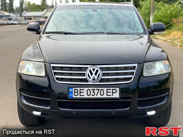Черный Фольксваген Туарег, объемом двигателя 3.2 л и пробегом 243 тыс. км за 8500 $, фото 1 на Automoto.ua
