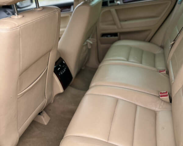 Чорний Фольксваген Туарег, об'ємом двигуна 2.46 л та пробігом 190 тис. км за 8800 $, фото 6 на Automoto.ua