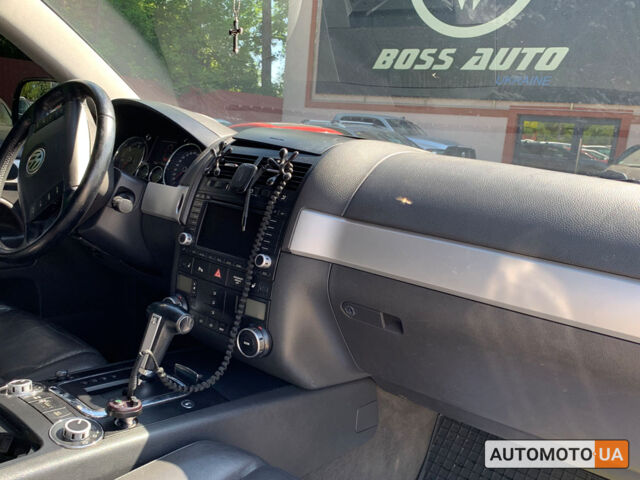 Черный Фольксваген Туарег, объемом двигателя 3 л и пробегом 268 тыс. км за 9999 $, фото 19 на Automoto.ua