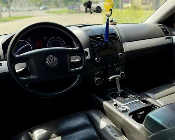 Черный Фольксваген Туарег, объемом двигателя 2.97 л и пробегом 260 тыс. км за 9500 $, фото 2 на Automoto.ua