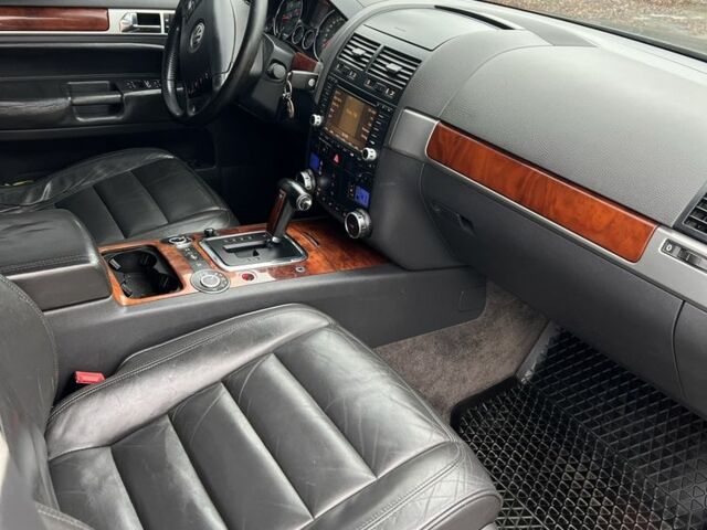 Чорний Фольксваген Туарег, об'ємом двигуна 3 л та пробігом 325 тис. км за 5999 $, фото 8 на Automoto.ua