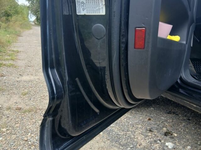 Черный Фольксваген Туарег, объемом двигателя 3 л и пробегом 408 тыс. км за 10500 $, фото 9 на Automoto.ua