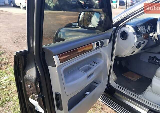 Черный Фольксваген Туарег, объемом двигателя 2.46 л и пробегом 245 тыс. км за 8500 $, фото 9 на Automoto.ua