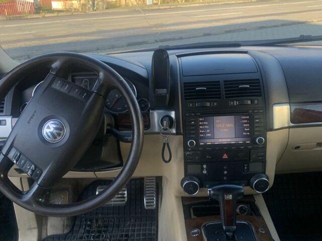 Чорний Фольксваген Туарег, об'ємом двигуна 5 л та пробігом 370 тис. км за 4200 $, фото 10 на Automoto.ua