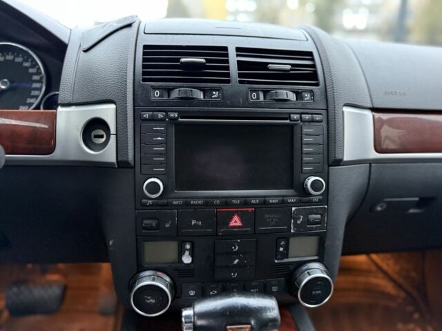 Черный Фольксваген Туарег, объемом двигателя 3 л и пробегом 360 тыс. км за 3999 $, фото 8 на Automoto.ua