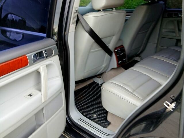 Черный Фольксваген Туарег, объемом двигателя 3.2 л и пробегом 303 тыс. км за 8950 $, фото 8 на Automoto.ua