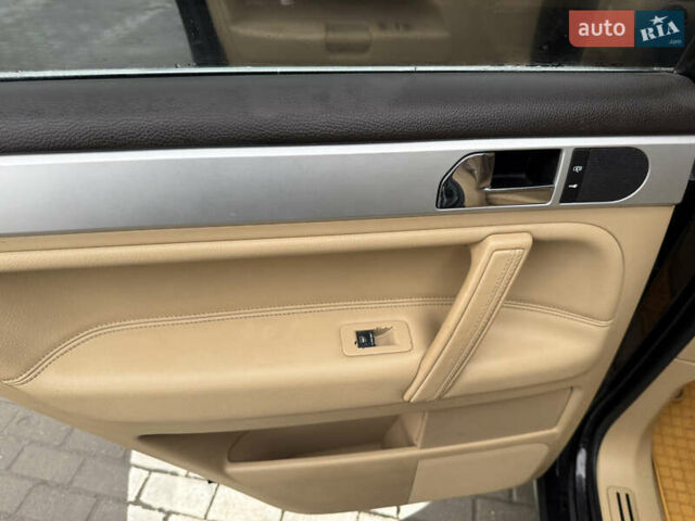 Черный Фольксваген Туарег, объемом двигателя 2.97 л и пробегом 329 тыс. км за 9500 $, фото 21 на Automoto.ua