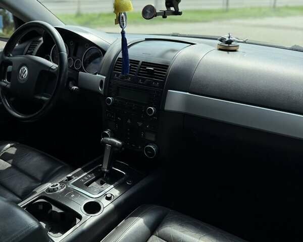 Черный Фольксваген Туарег, объемом двигателя 2.97 л и пробегом 260 тыс. км за 9500 $, фото 8 на Automoto.ua