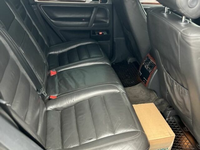 Чорний Фольксваген Туарег, об'ємом двигуна 3 л та пробігом 325 тис. км за 5999 $, фото 11 на Automoto.ua