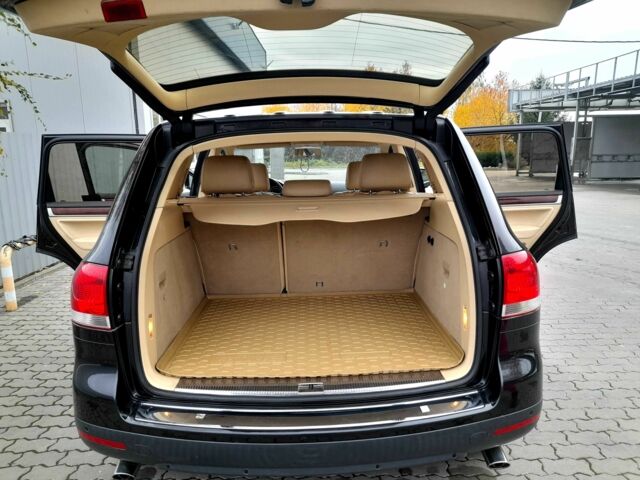 Черный Фольксваген Туарег, объемом двигателя 2.5 л и пробегом 245 тыс. км за 8000 $, фото 4 на Automoto.ua