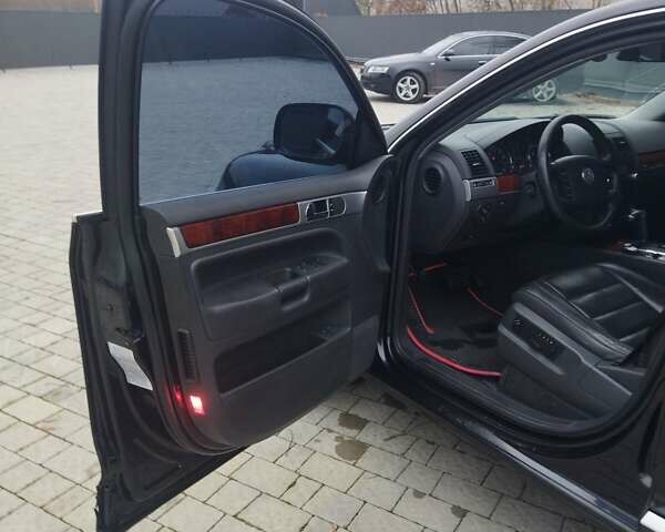 Черный Фольксваген Туарег, объемом двигателя 3.19 л и пробегом 249 тыс. км за 6400 $, фото 13 на Automoto.ua