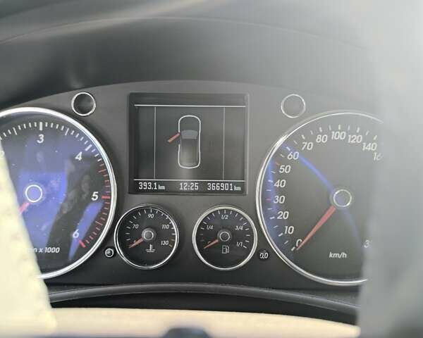 Чорний Фольксваген Туарег, об'ємом двигуна 4.9 л та пробігом 370 тис. км за 8700 $, фото 2 на Automoto.ua