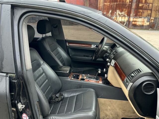 Чорний Фольксваген Туарег, об'ємом двигуна 3 л та пробігом 496 тис. км за 3999 $, фото 8 на Automoto.ua