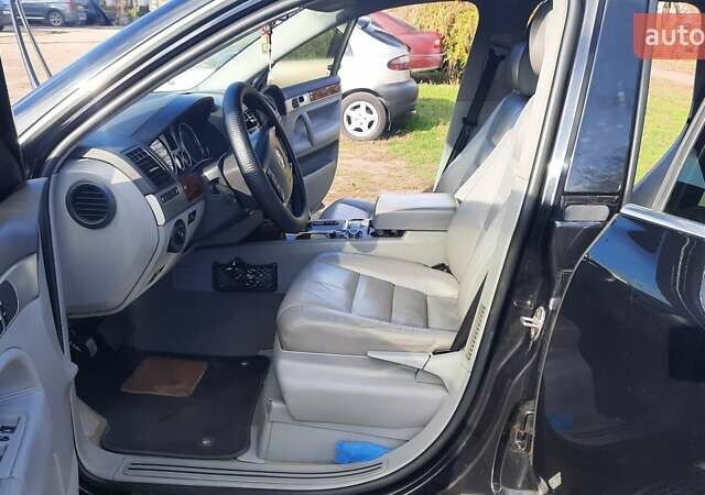 Черный Фольксваген Туарег, объемом двигателя 2.46 л и пробегом 245 тыс. км за 8500 $, фото 11 на Automoto.ua