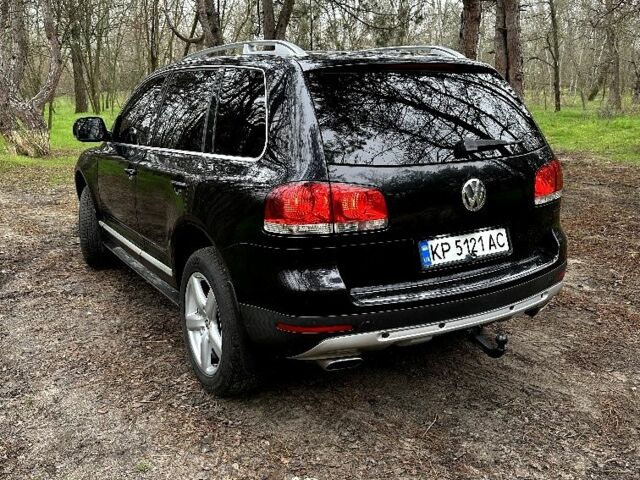 Черный Фольксваген Туарег, объемом двигателя 3 л и пробегом 337 тыс. км за 11000 $, фото 1 на Automoto.ua
