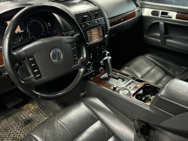 Чорний Фольксваген Туарег, об'ємом двигуна 3 л та пробігом 450 тис. км за 4950 $, фото 15 на Automoto.ua