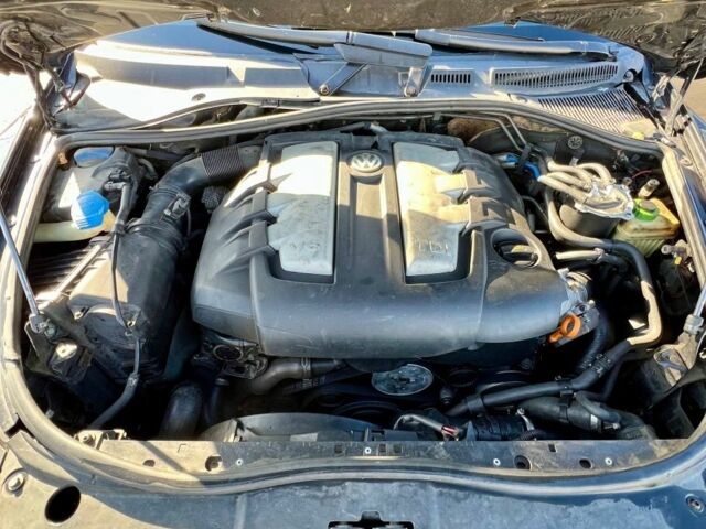 Черный Фольксваген Туарег, объемом двигателя 3 л и пробегом 295 тыс. км за 6900 $, фото 18 на Automoto.ua