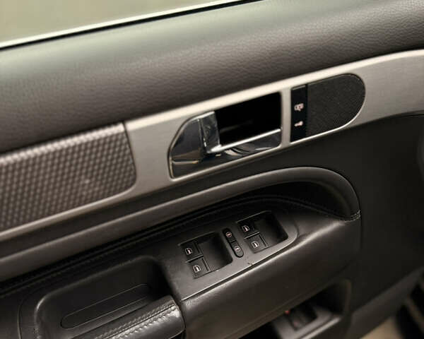 Черный Фольксваген Туарег, объемом двигателя 4.9 л и пробегом 340 тыс. км за 6900 $, фото 47 на Automoto.ua