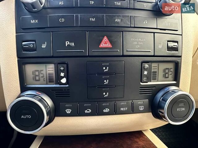 Черный Фольксваген Туарег, объемом двигателя 3.2 л и пробегом 165 тыс. км за 9999 $, фото 19 на Automoto.ua