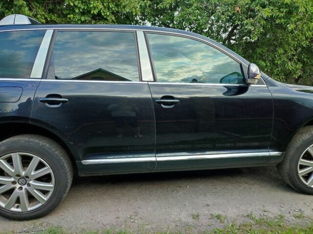 Черный Фольксваген Туарег, объемом двигателя 2.5 л и пробегом 332 тыс. км за 9500 $, фото 2 на Automoto.ua