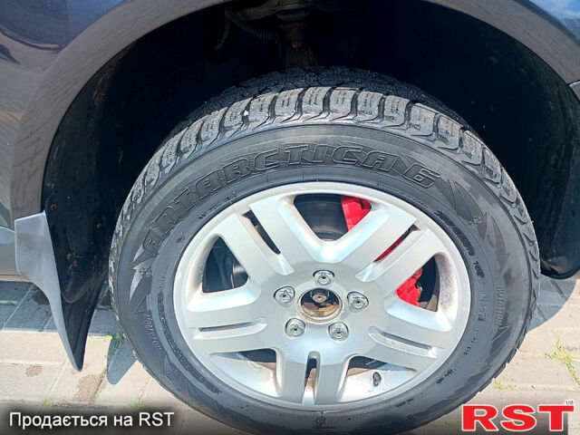 Черный Фольксваген Туарег, объемом двигателя 3.2 л и пробегом 318 тыс. км за 4950 $, фото 10 на Automoto.ua