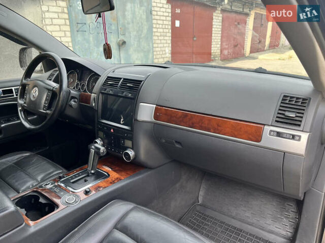 Чорний Фольксваген Туарег, об'ємом двигуна 3 л та пробігом 230 тис. км за 14000 $, фото 33 на Automoto.ua