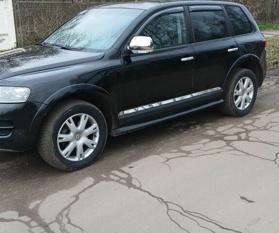 Черный Фольксваген Туарег, объемом двигателя 2.5 л и пробегом 317 тыс. км за 5000 $, фото 3 на Automoto.ua