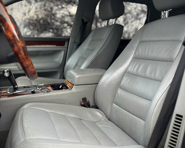 Чорний Фольксваген Туарег, об'ємом двигуна 3.2 л та пробігом 250 тис. км за 7500 $, фото 9 на Automoto.ua