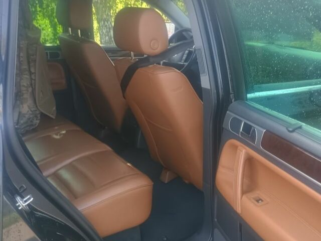 Черный Фольксваген Туарег, объемом двигателя 2.5 л и пробегом 271 тыс. км за 6000 $, фото 4 на Automoto.ua