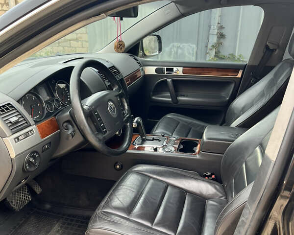 Чорний Фольксваген Туарег, об'ємом двигуна 3 л та пробігом 230 тис. км за 14000 $, фото 22 на Automoto.ua