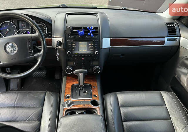 Черный Фольксваген Туарег, объемом двигателя 2.97 л и пробегом 281 тыс. км за 10500 $, фото 7 на Automoto.ua