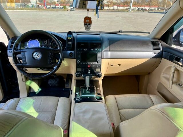 Черный Фольксваген Туарег, объемом двигателя 3 л и пробегом 295 тыс. км за 6900 $, фото 10 на Automoto.ua