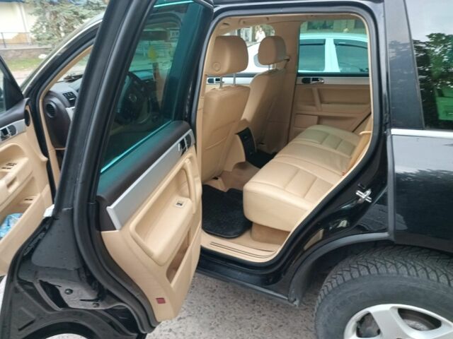 Чорний Фольксваген Туарег, об'ємом двигуна 3 л та пробігом 285 тис. км за 8500 $, фото 4 на Automoto.ua