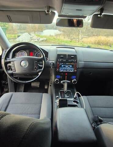 Черный Фольксваген Туарег, объемом двигателя 2.97 л и пробегом 343 тыс. км за 10000 $, фото 9 на Automoto.ua