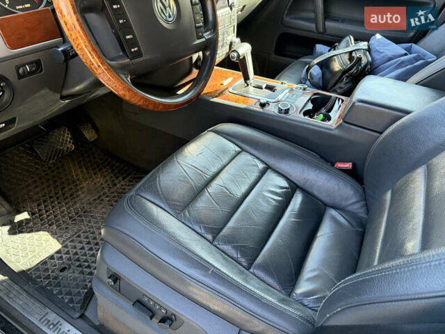 Черный Фольксваген Туарег, объемом двигателя 3 л и пробегом 340 тыс. км за 7500 $, фото 10 на Automoto.ua
