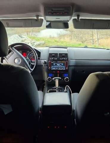 Черный Фольксваген Туарег, объемом двигателя 2.97 л и пробегом 343 тыс. км за 10000 $, фото 10 на Automoto.ua