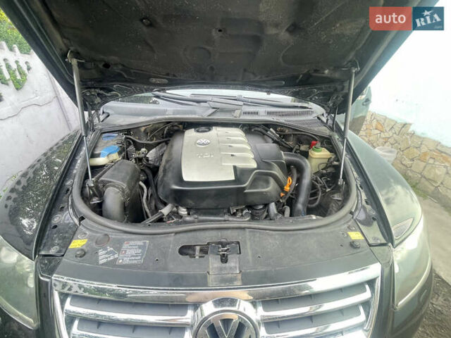 Черный Фольксваген Туарег, объемом двигателя 2.46 л и пробегом 330 тыс. км за 10500 $, фото 10 на Automoto.ua