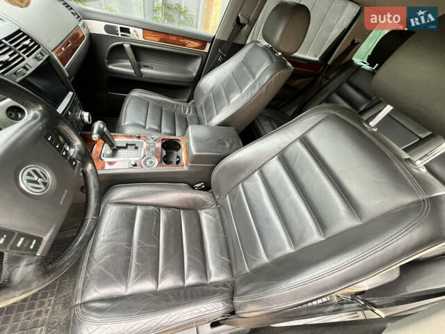 Чорний Фольксваген Туарег, об'ємом двигуна 3 л та пробігом 230 тис. км за 14000 $, фото 28 на Automoto.ua