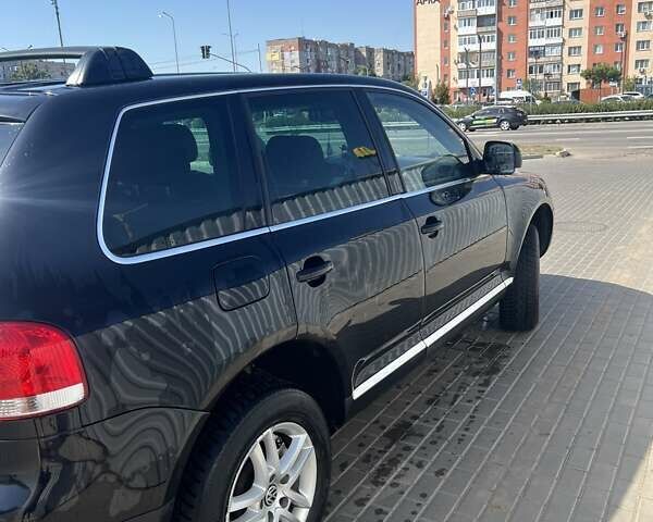 Черный Фольксваген Туарег, объемом двигателя 3 л и пробегом 250 тыс. км за 9700 $, фото 2 на Automoto.ua