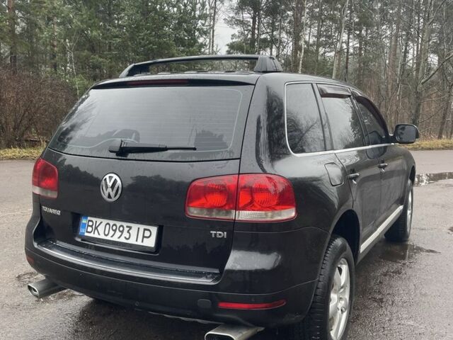 Чорний Фольксваген Туарег, об'ємом двигуна 2.5 л та пробігом 351 тис. км за 10000 $, фото 4 на Automoto.ua