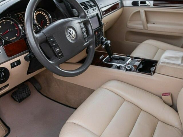 Чорний Фольксваген Туарег, об'ємом двигуна 3 л та пробігом 223 тис. км за 3384 $, фото 4 на Automoto.ua