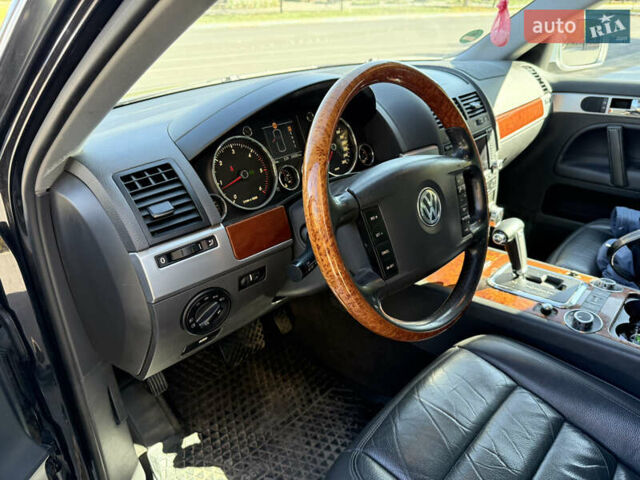 Черный Фольксваген Туарег, объемом двигателя 3 л и пробегом 340 тыс. км за 7500 $, фото 9 на Automoto.ua