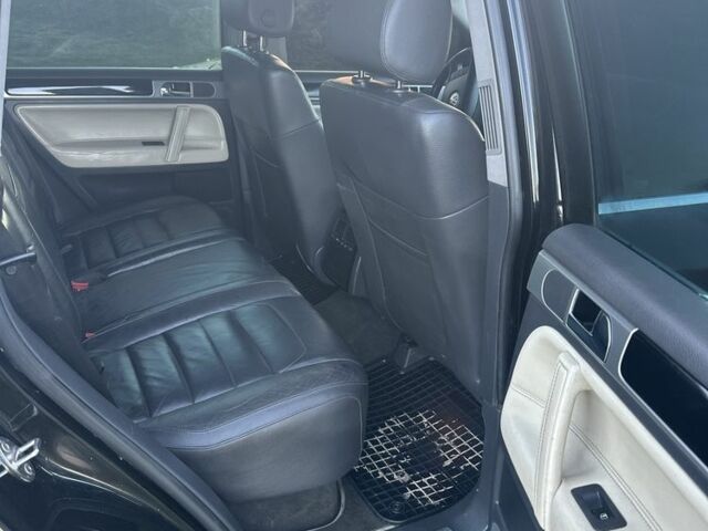 Черный Фольксваген Туарег, объемом двигателя 3 л и пробегом 446 тыс. км за 5650 $, фото 6 на Automoto.ua