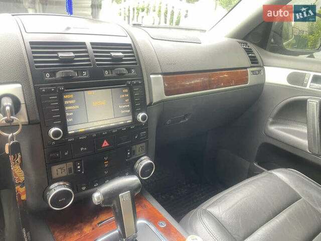 Черный Фольксваген Туарег, объемом двигателя 2.46 л и пробегом 330 тыс. км за 10500 $, фото 3 на Automoto.ua