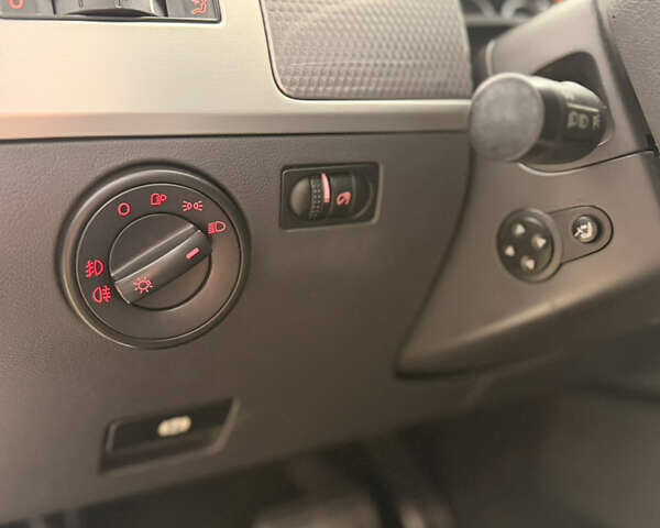 Черный Фольксваген Туарег, объемом двигателя 4.9 л и пробегом 340 тыс. км за 6900 $, фото 52 на Automoto.ua