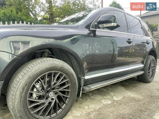 Черный Фольксваген Туарег, объемом двигателя 2.46 л и пробегом 330 тыс. км за 10500 $, фото 14 на Automoto.ua