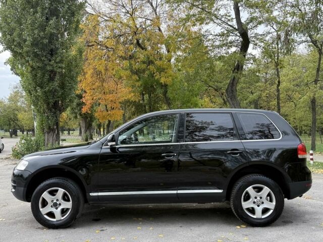 Черный Фольксваген Туарег, объемом двигателя 2.5 л и пробегом 285 тыс. км за 6250 $, фото 4 на Automoto.ua